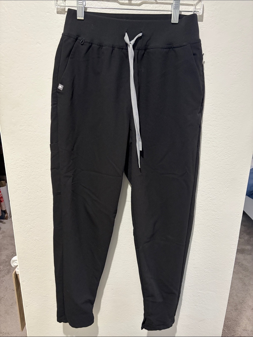 Figs black capri scrubs size xs